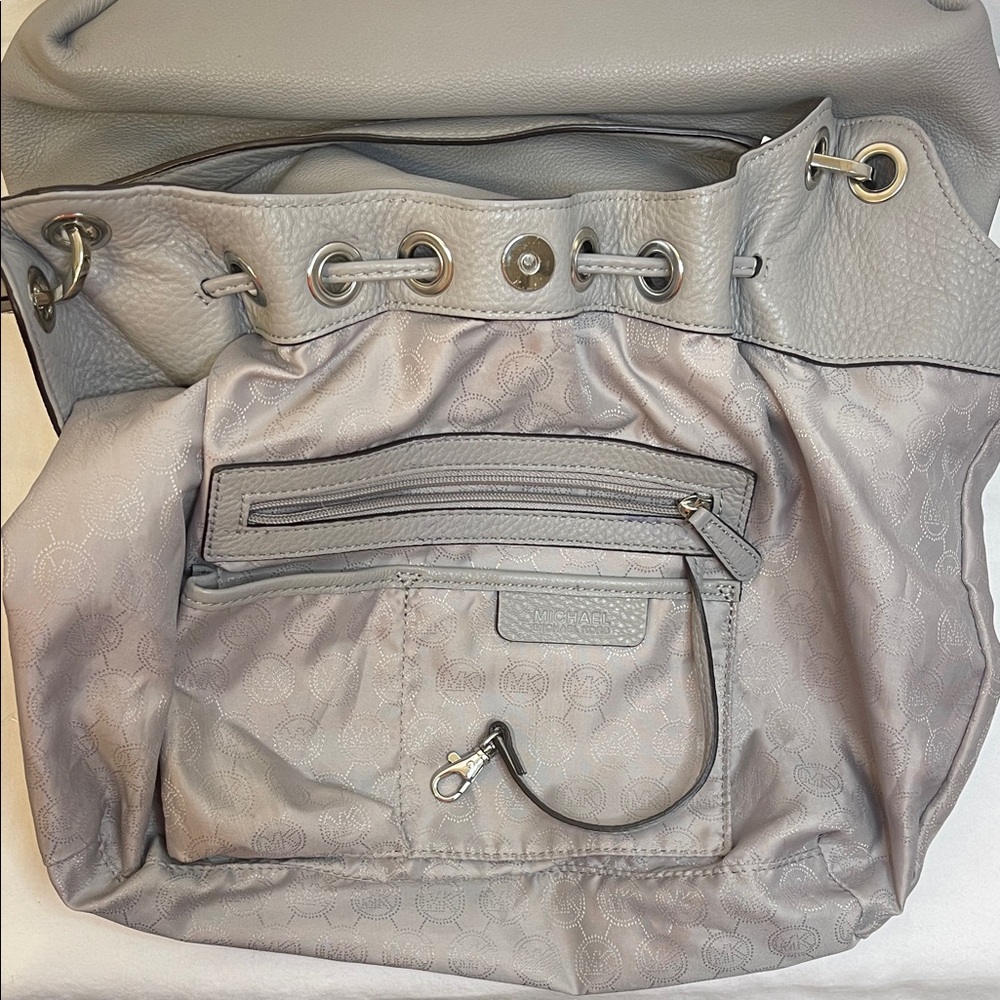 Michael Kors Camden Pebbled Leather Large Drawstring Shoulder Tote Ash Grey EUC - Picture 14 of 16